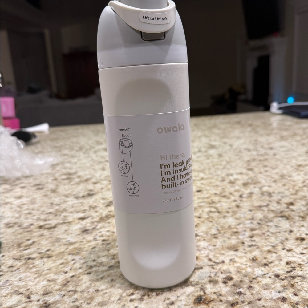 Owala White Insulated Tumbler with Built-in Straw 24oz